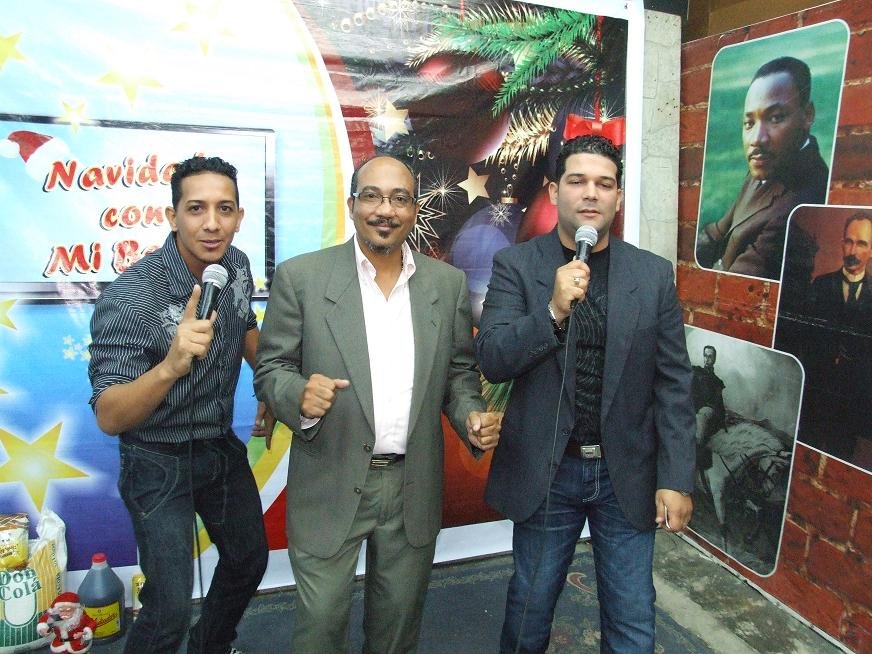 Manuel Alonzo, Jose Luis Bautista y el periodista Rafael Martinez en el centro